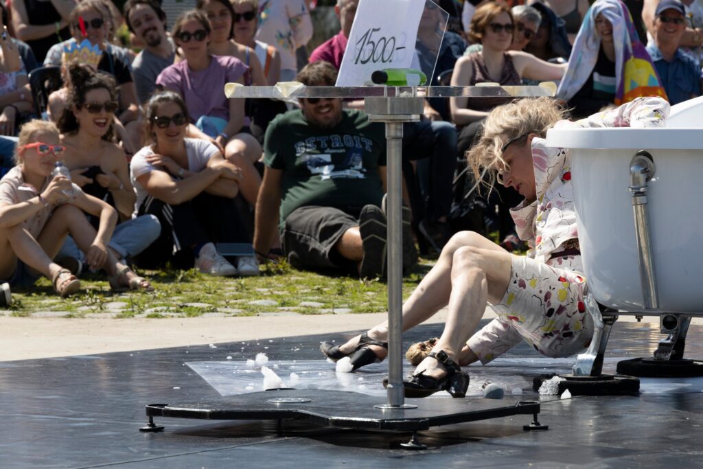 Plaza de Anaya Bath flop Festival Internacional de las Artes de Castilla y León FÀCYL Salamanca Junio 2025