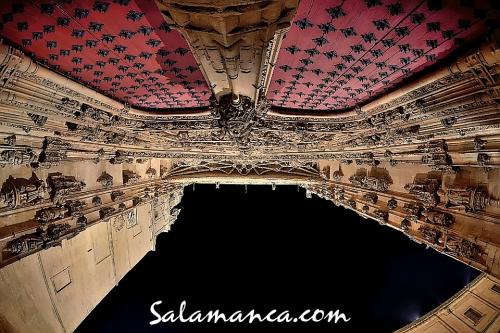Salamanca, con los pies en el suelo y la vista en el cielo