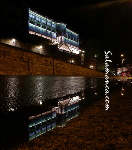Salamanca, calles mojadas, vidrios de colores, luces de ciudad... Casa Lis