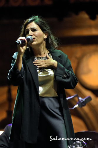 Marina Ferrer le puso voz a la Bod Sands Big Band